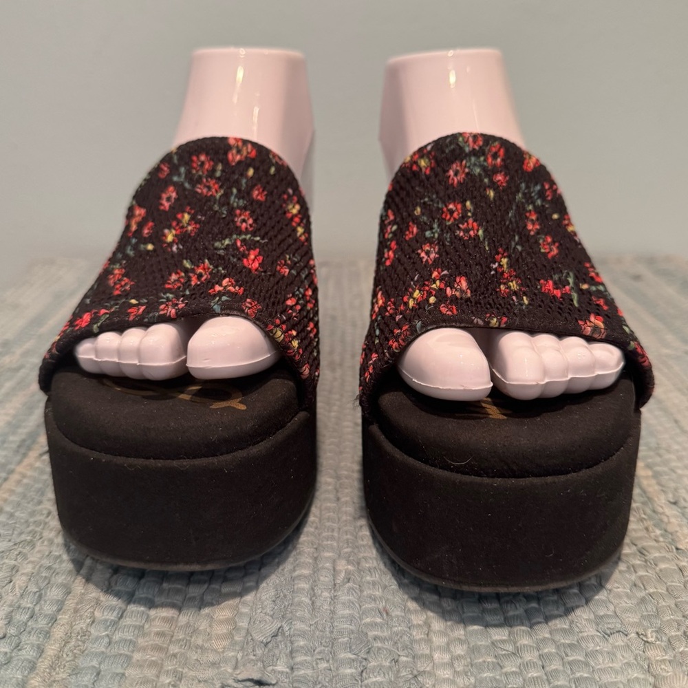 Sam Edelman Wendi platform slide sandal. Black floral Size 8